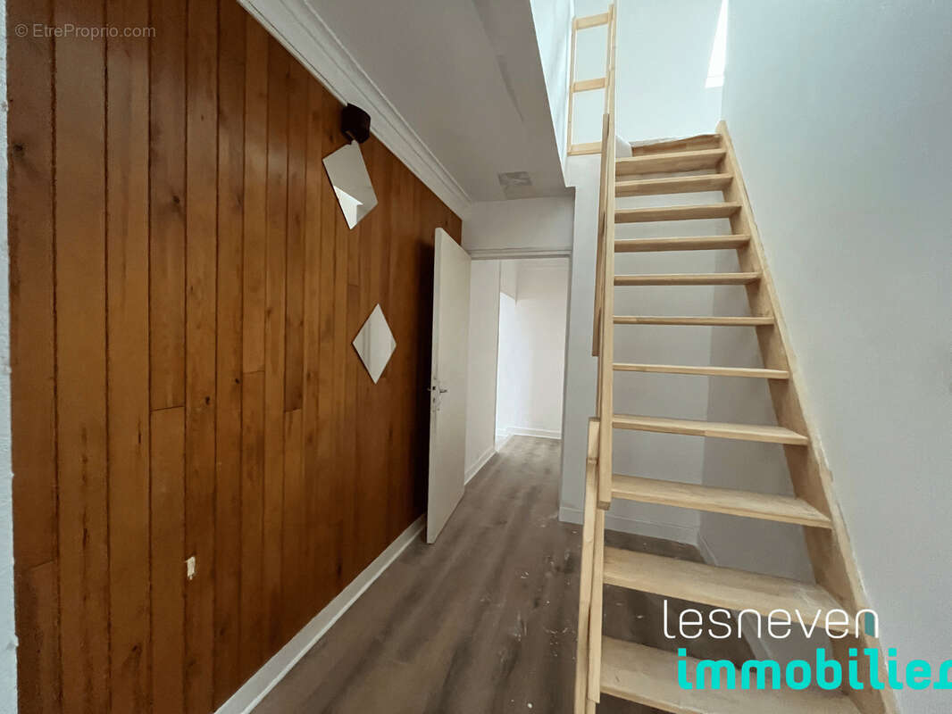 Appartement à PLOUNEVEZ-LOCHRIST