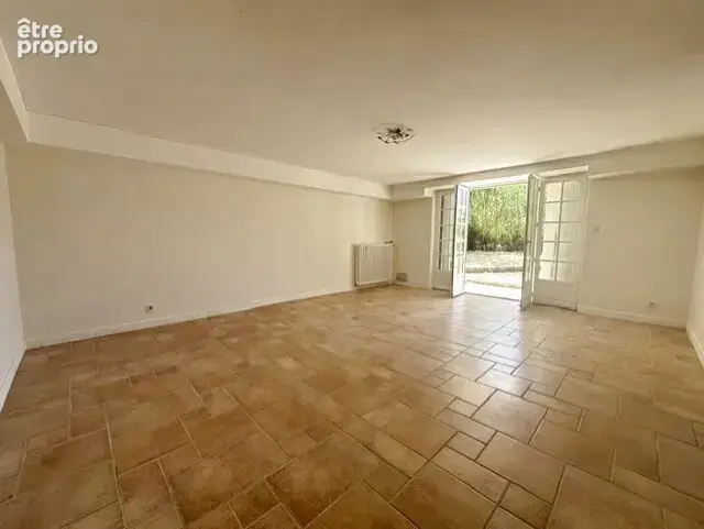 AUXY, confortable pavillon de 200m2, 4 chambres, 2 salons, garage et grand jardin clos. - photo 7