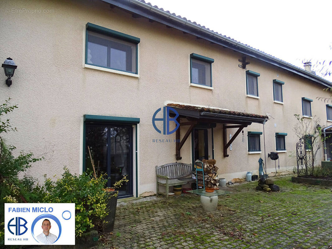 Maison à VILLETTE-SUR-AIN