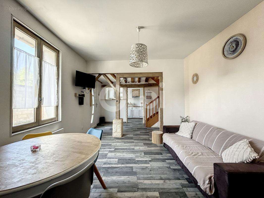 Maison à ETOUY