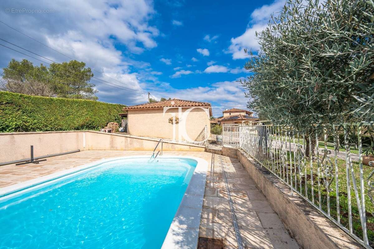 Maison à SAINT-JULIEN-DE-CASSAGNAS