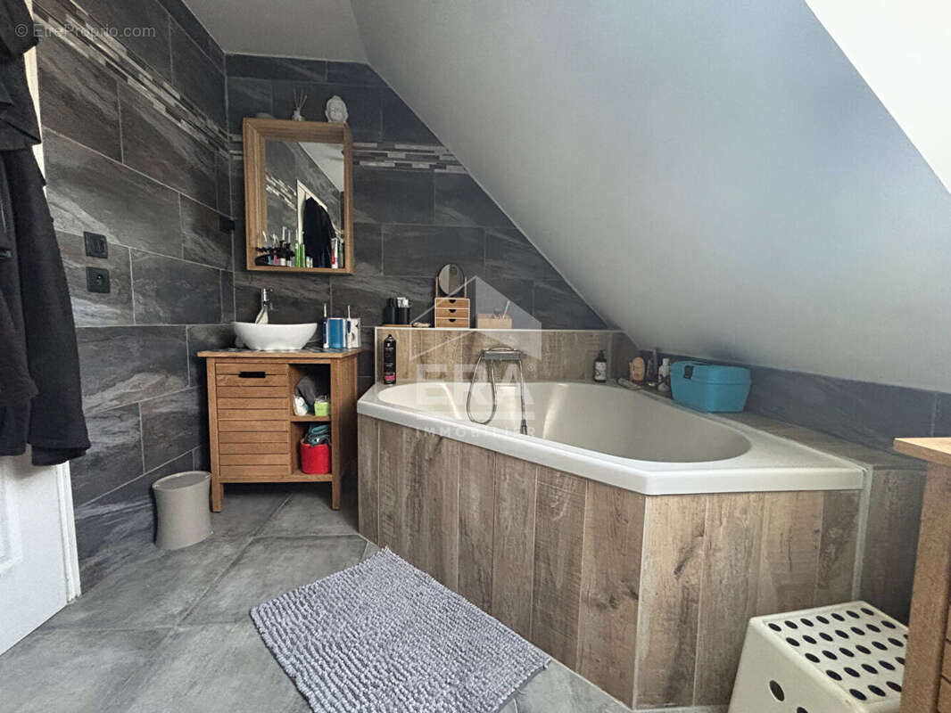 Maison à COURRIERES