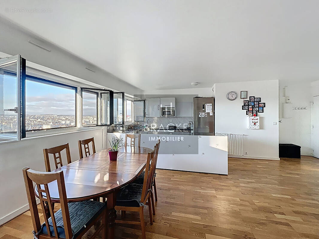 Appartement à COURBEVOIE