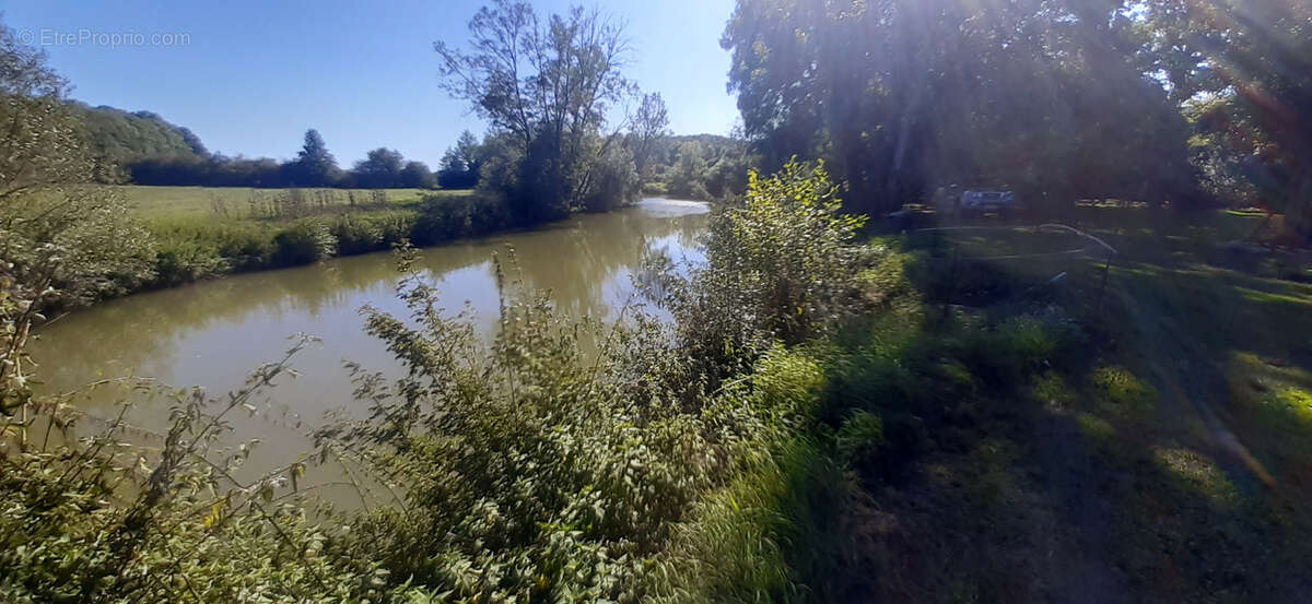 Terrain à MIRECOURT
