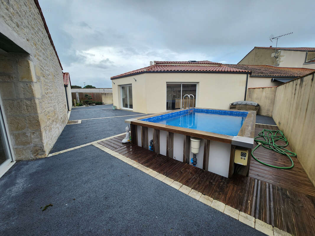 Maison en pierre rénovée avec studio indépendant, piscine et grand garage - photo 3
