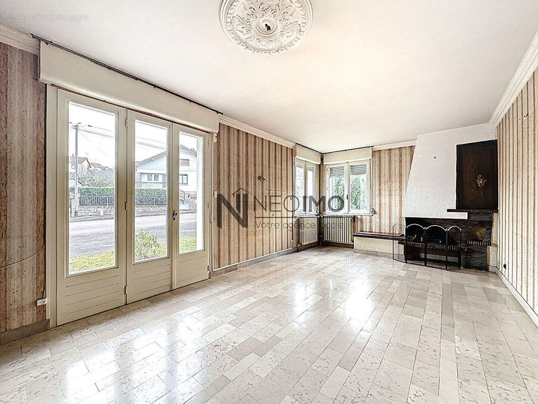 Maison à NEUFCHATEAU