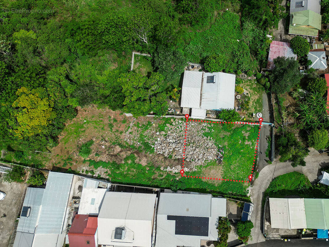 Terrain à LE TAMPON