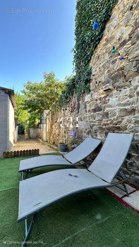Maison de ville avec jardin, dependances, terrasse et lavoir   centre de lamballe - photo 9