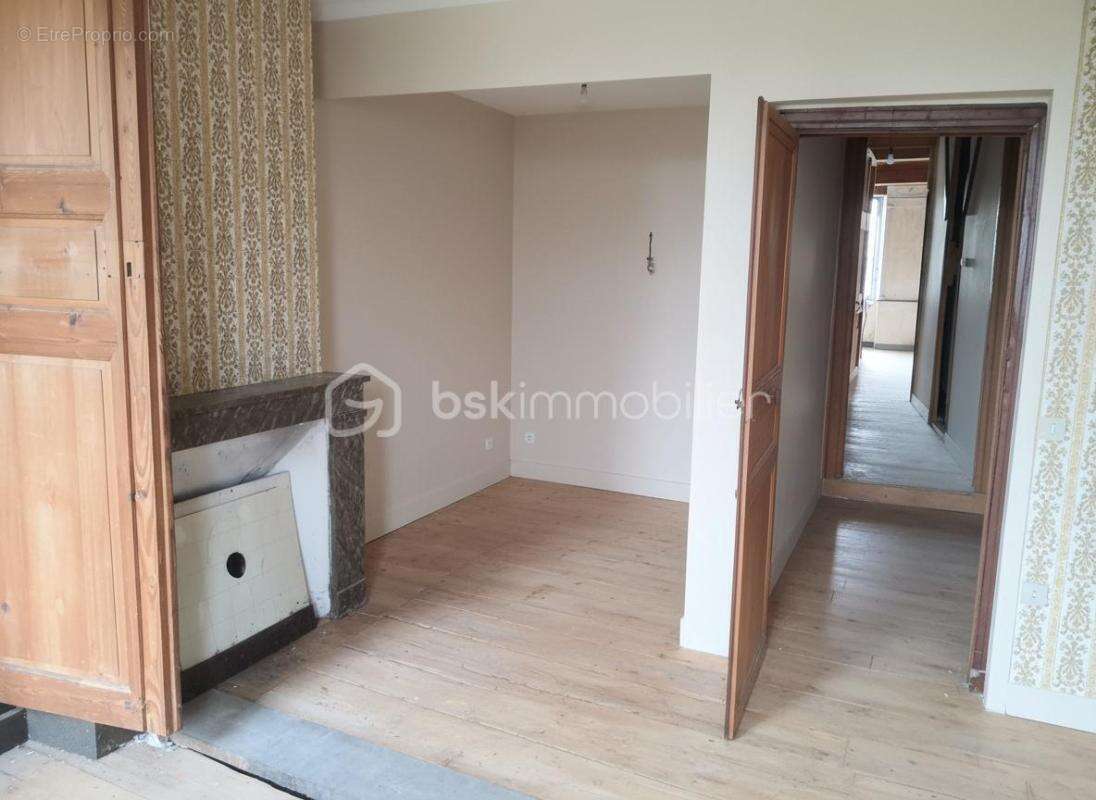 Maison de ville de 180 m² à rénover entièrement – Fort potentiel – Sous-sol et combles aménagés - photo 14