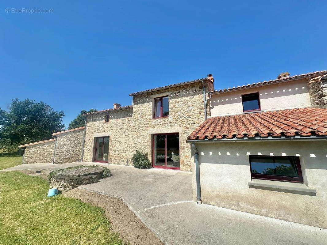 Maison de 6 pièces de 157 m² à Aigrefeuille-sur-Maine - photo 17
