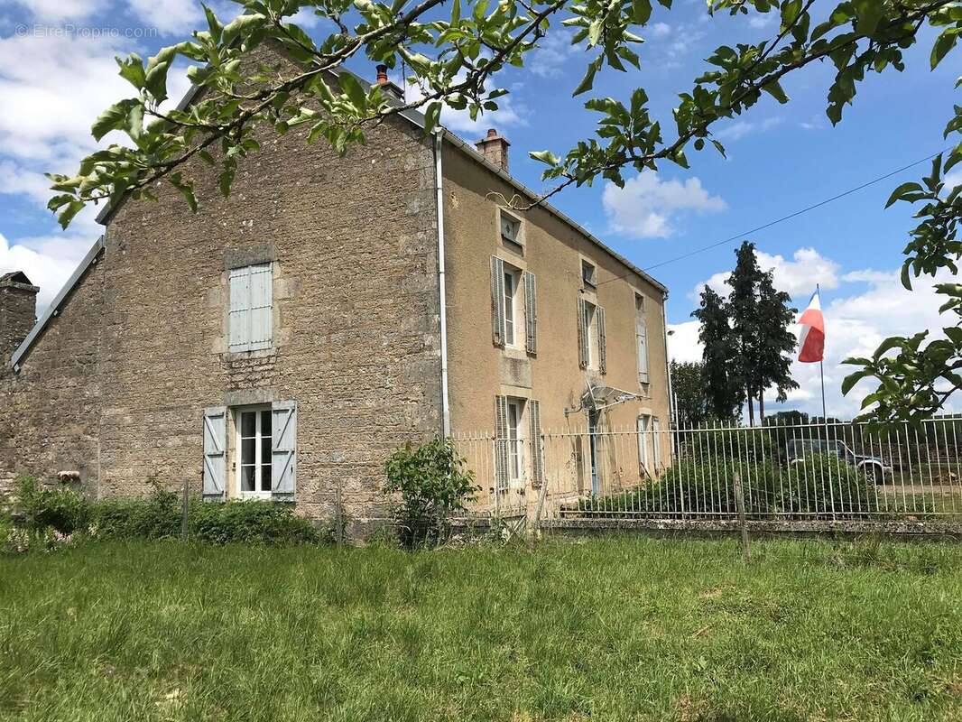 Maison à GRANCEY-LE-CHATEAU-NEUVELLE