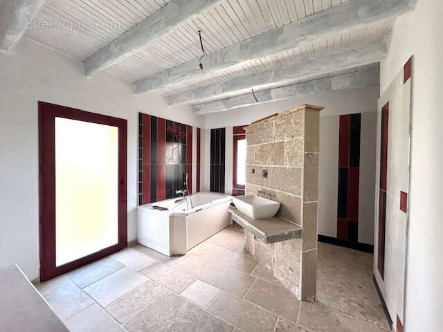 Maison 176 m2 avec dépendances - photo 9