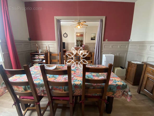 Maison familiale avec sous-sol complet et jardin - photo 10