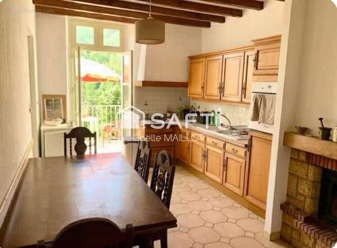 Maison 284 m² à Saint-Laurent-De-Cerdans  - photo 9
