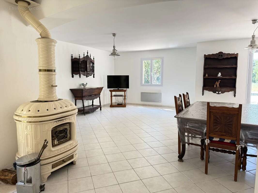 Maison à BESSE-SUR-ISSOLE