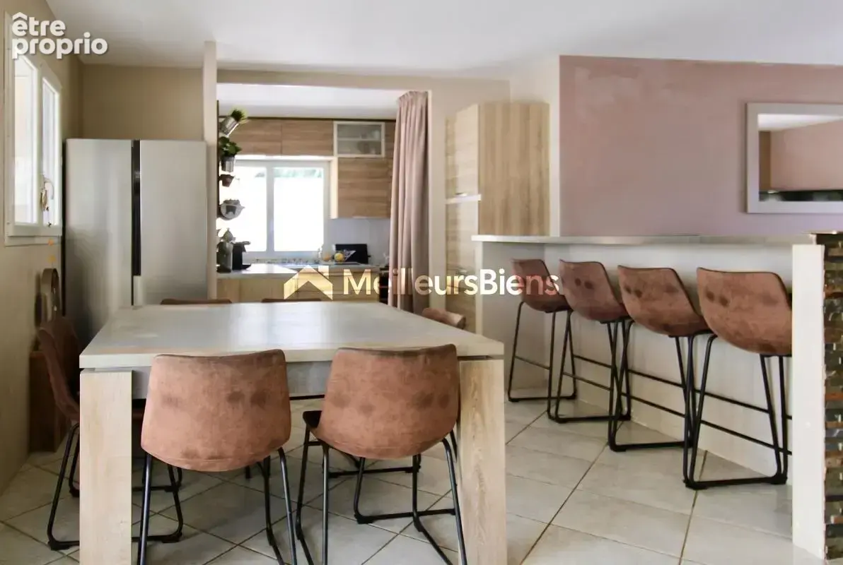 Maison de plain-pied 175 m2 avec piscine et dépendances - photo 4