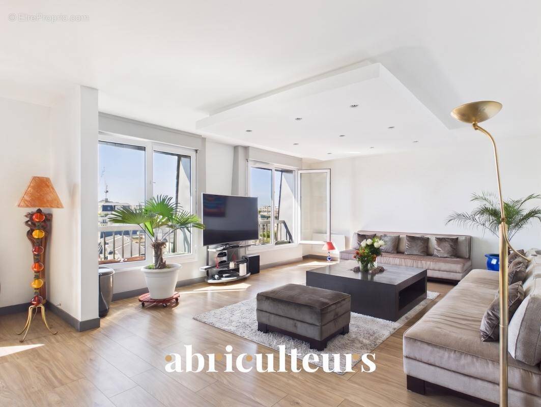 Appartement à CHARENTON-LE-PONT