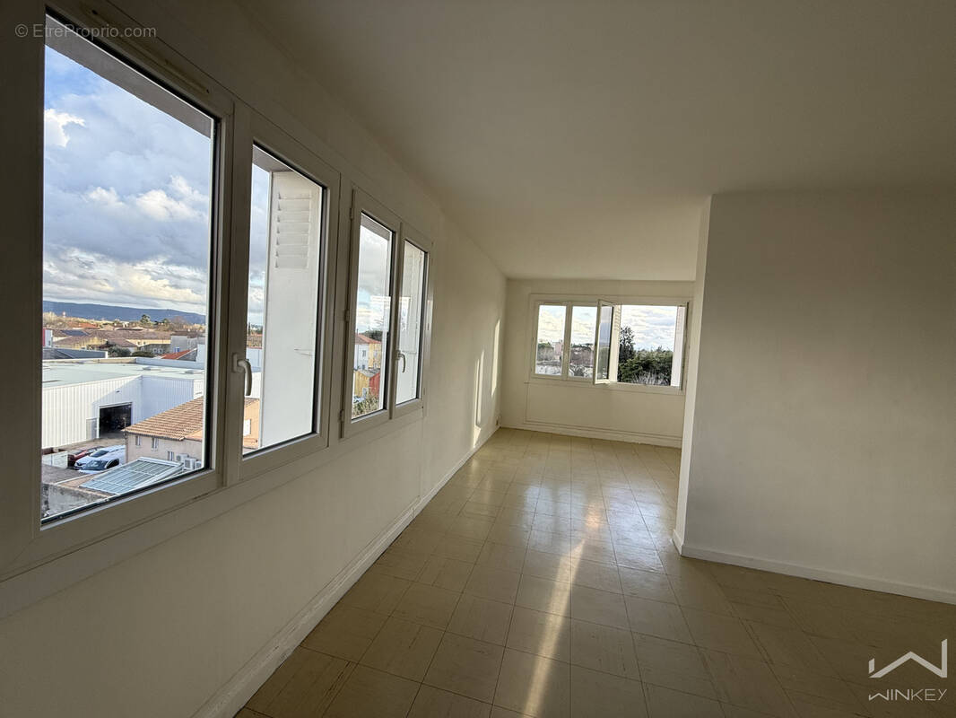 Appartement à PIERRELATTE