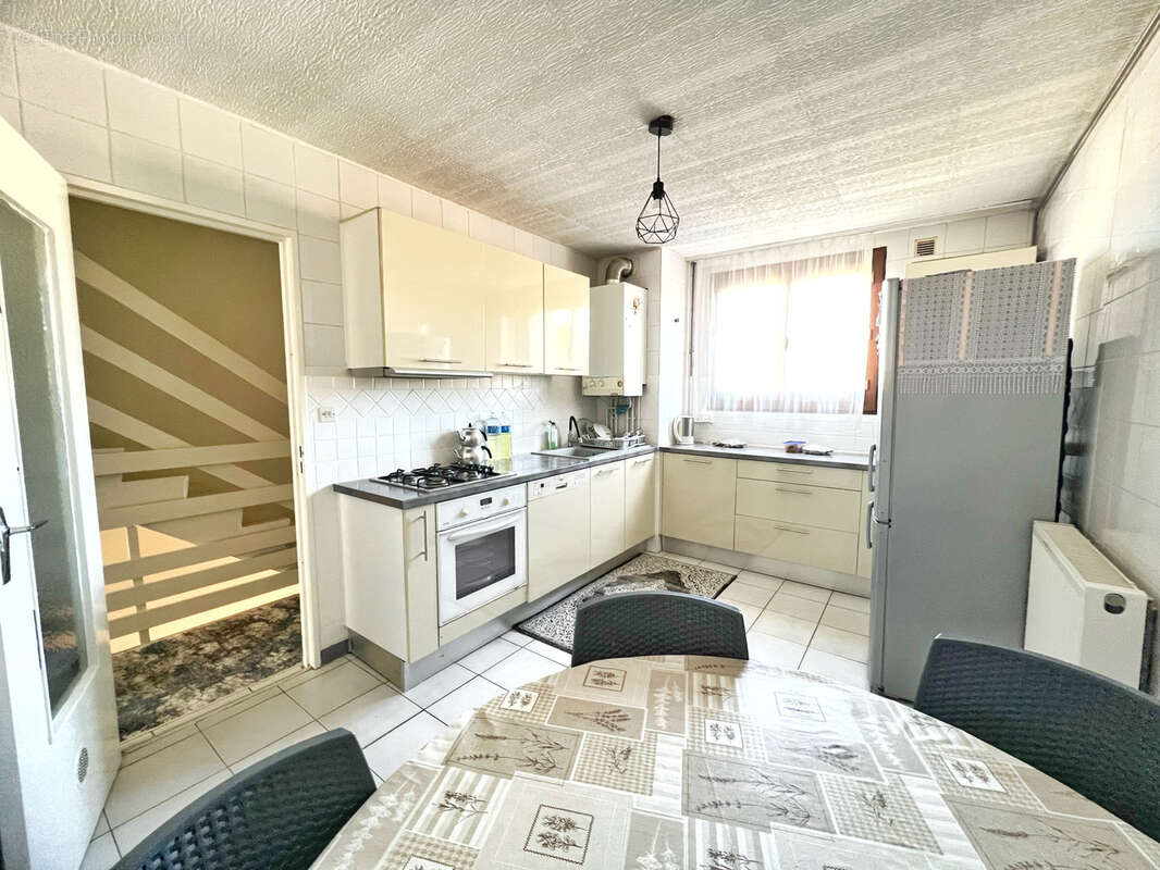 Maison à PIERRE-BENITE