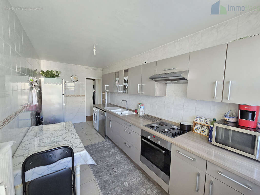 Appartement à PIERRE-BENITE