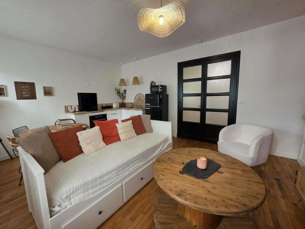 Appartement à vendre T2 Rénové à neuf en rez-de-chaussée - 42,73 m² - VICHY (03200) - 120 000 € - photo 2