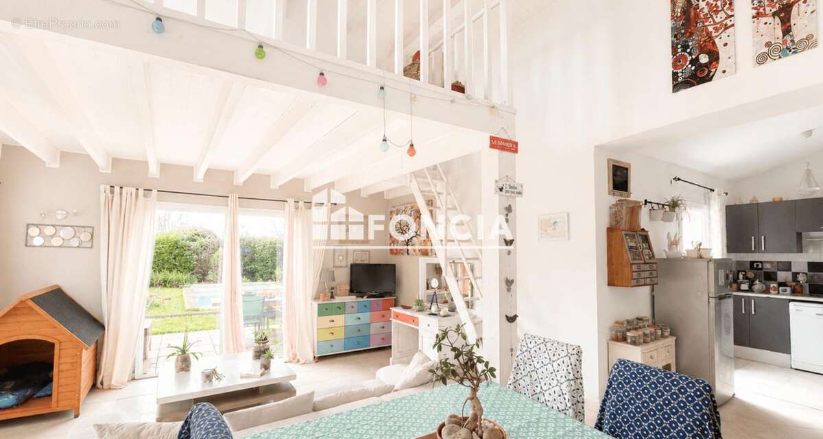Maison à SAINT-NAZAIRE-SUR-CHARENTE