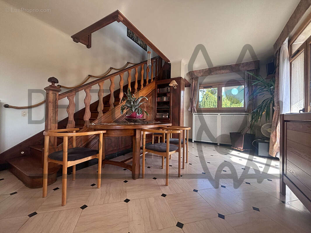 Maison à CRECY-LA-CHAPELLE