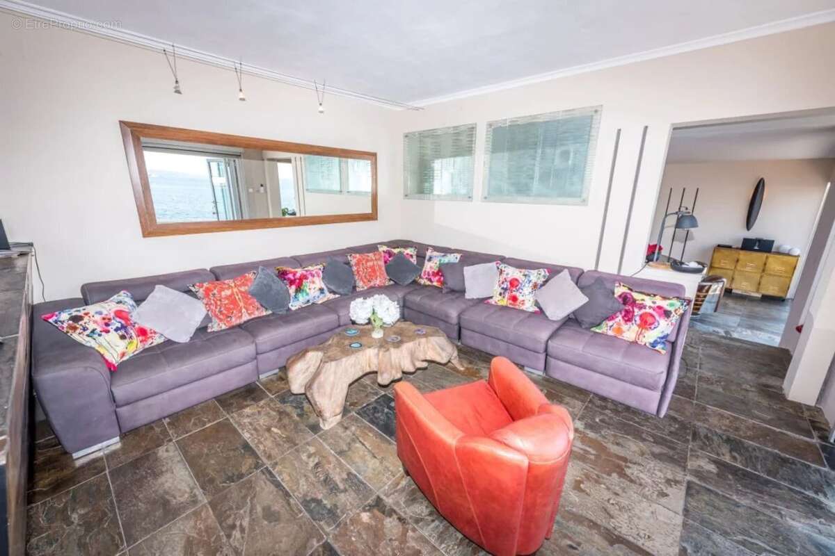 Maison à ROQUEBRUNE-SUR-ARGENS