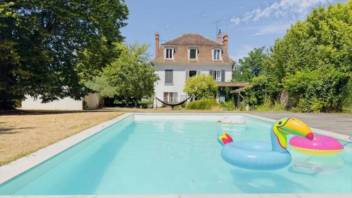 Maison à SAINT-FARGEAU-PONTHIERRY