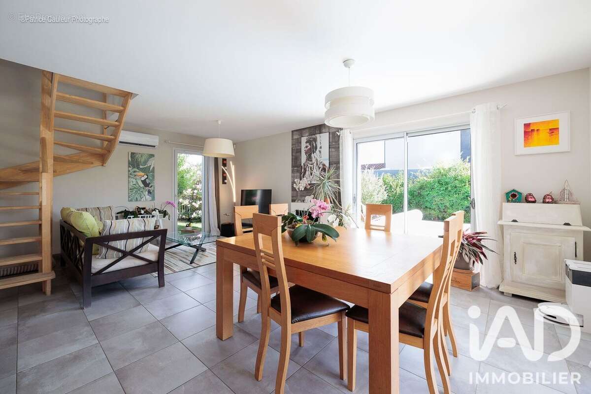 Maison 110 m² à Saint-Genis-Les-Ollieres  - photo 3