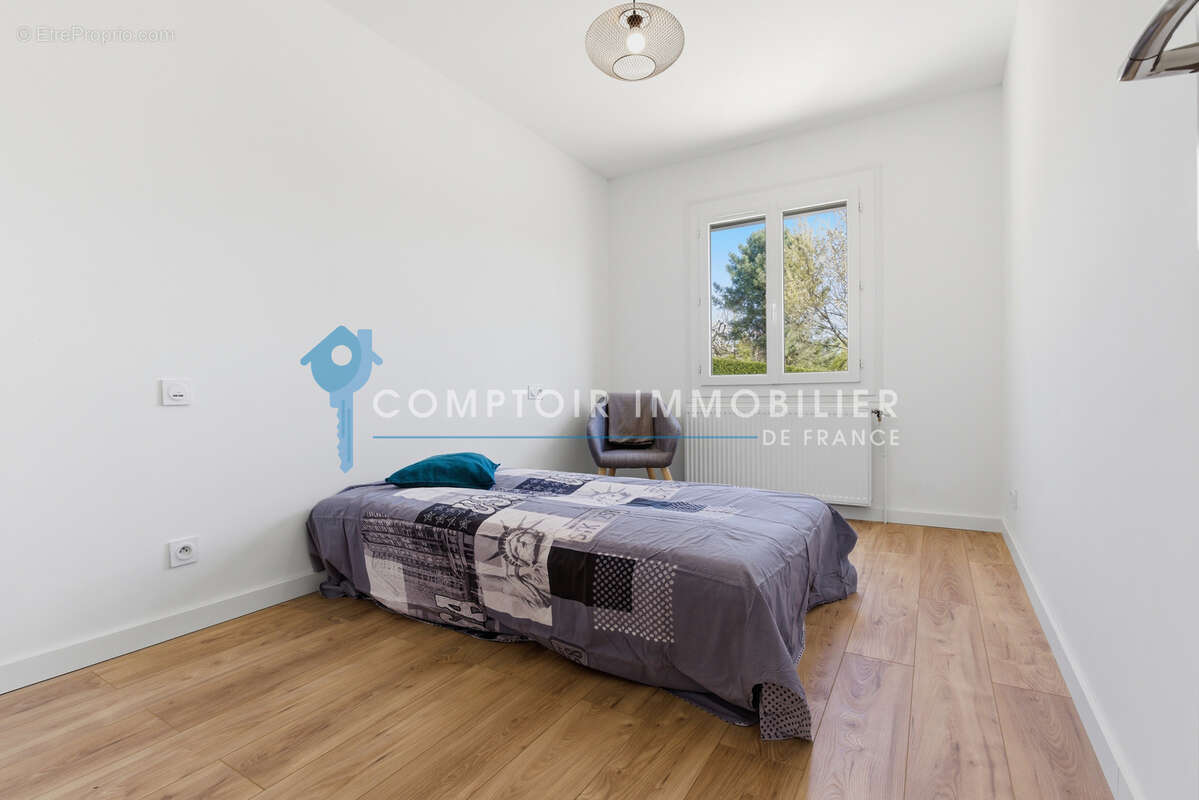 Maison à SAINT-NAZAIRE-LES-EYMES