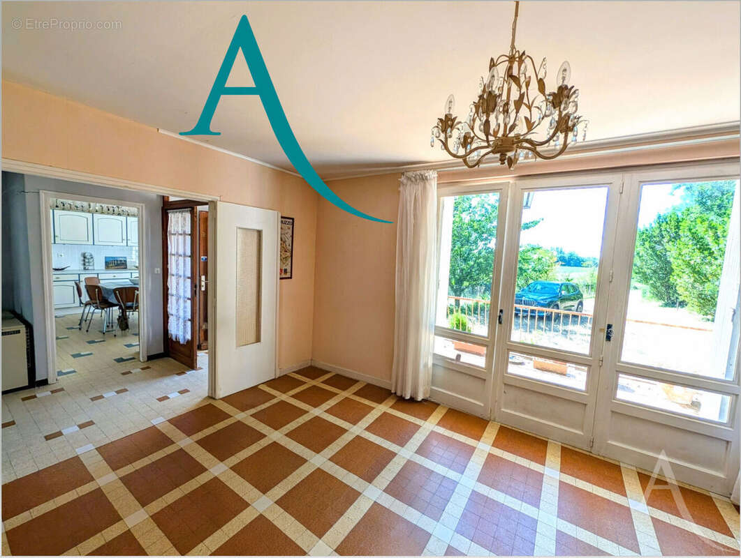 MAISON T4 124 M2 avec T2 , Garage, dépendances,1500m² de terrain. - photo 4