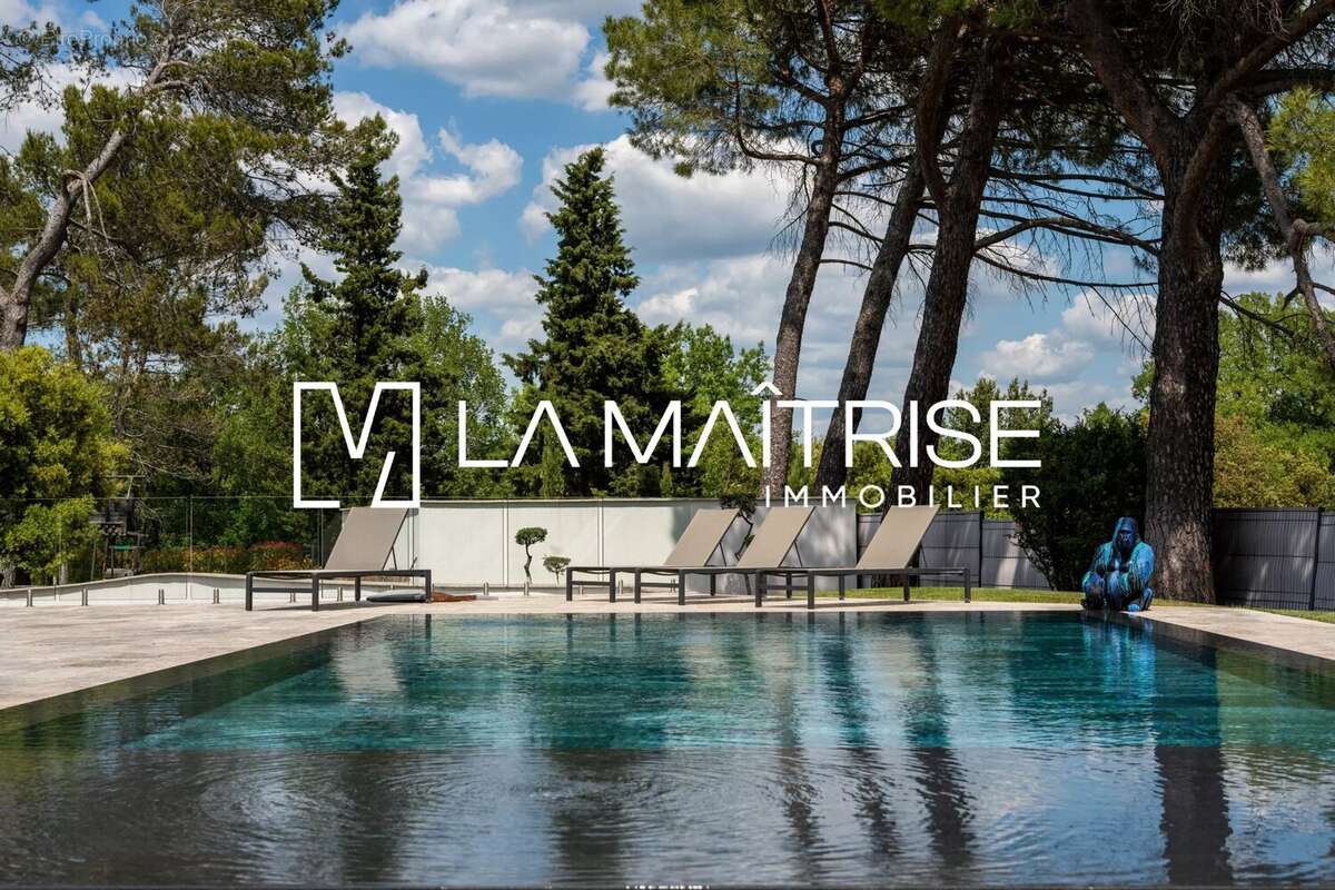 Maison 288 m² à Saint-Maximin-La-Sainte-Baume  - photo 2