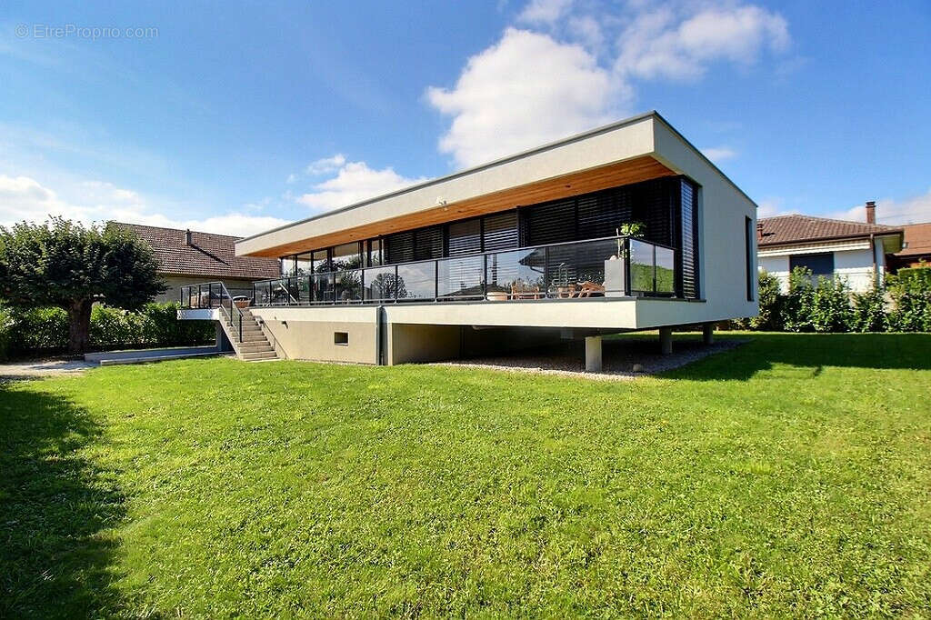 Maison à VILLE-LA-GRAND