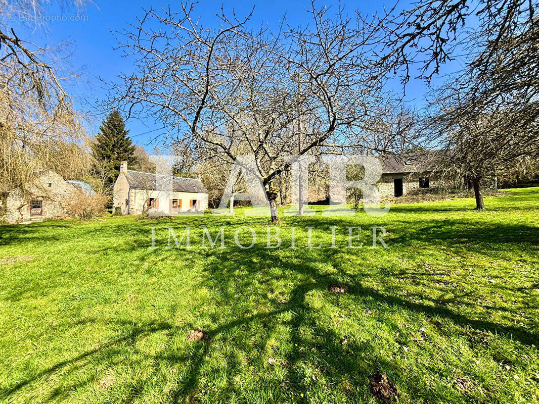 Maison à SAINT-LEONARD-DES-BOIS