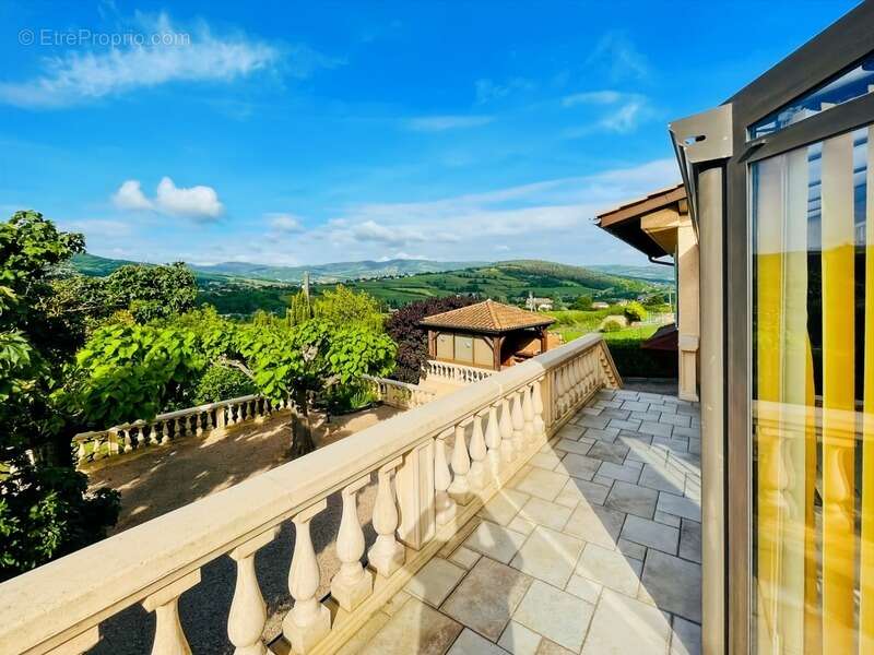 Maison à LA ROCHE-VINEUSE