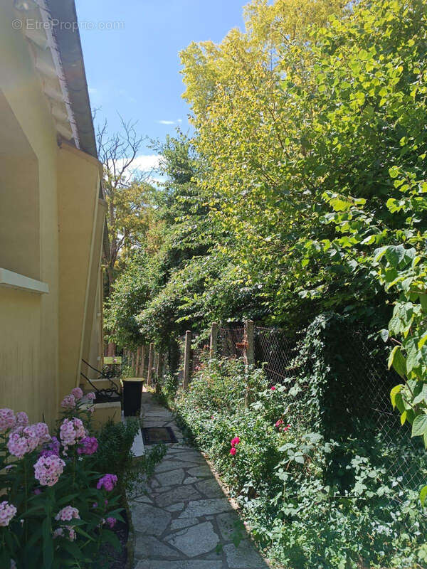 Maison à NANTEAU-SUR-ESSONNE