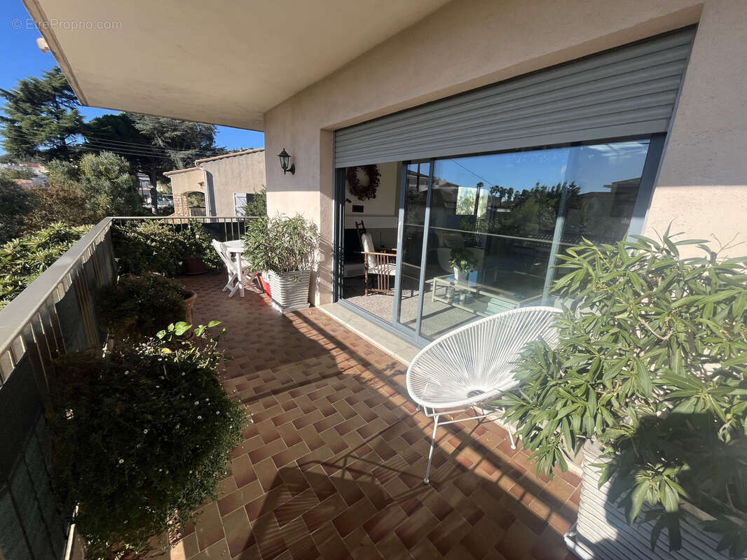 Appartement à VALLAURIS