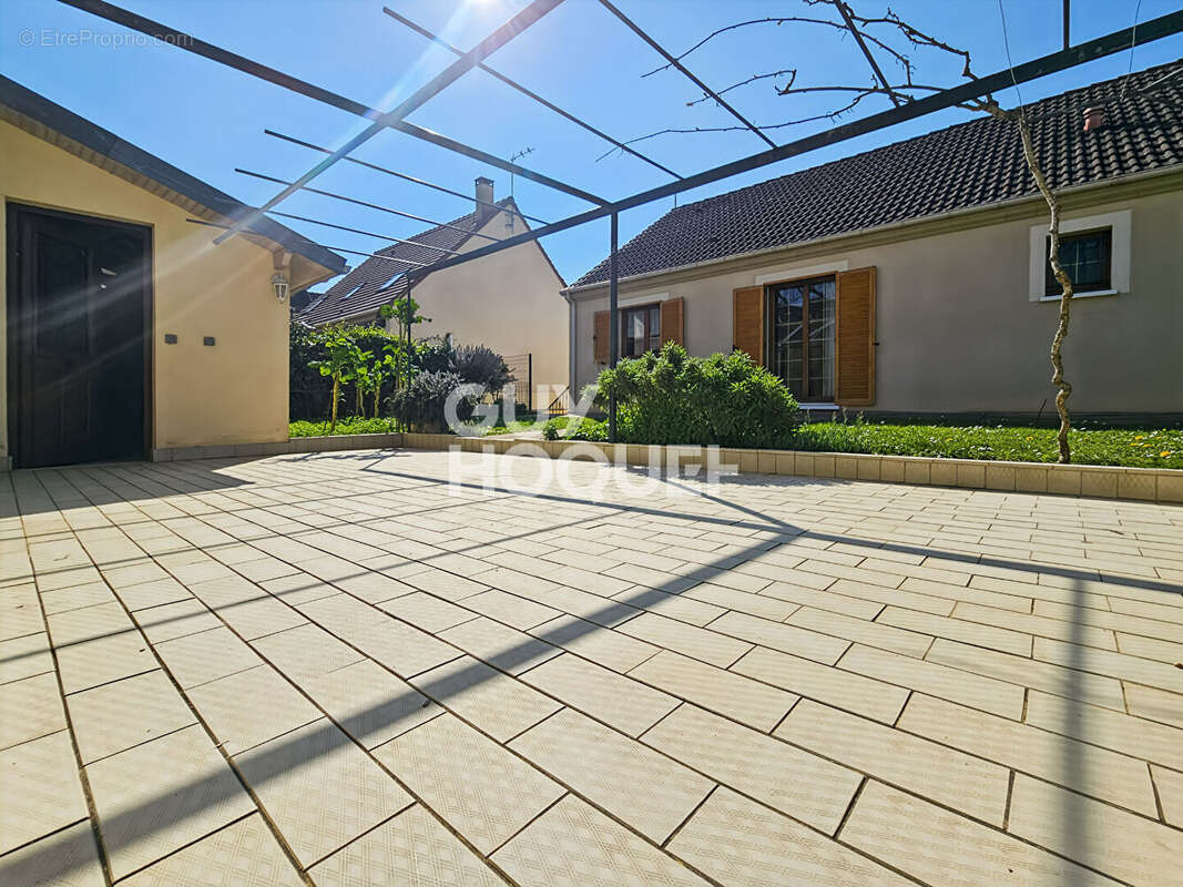 Maison à FONTENAY-TRESIGNY