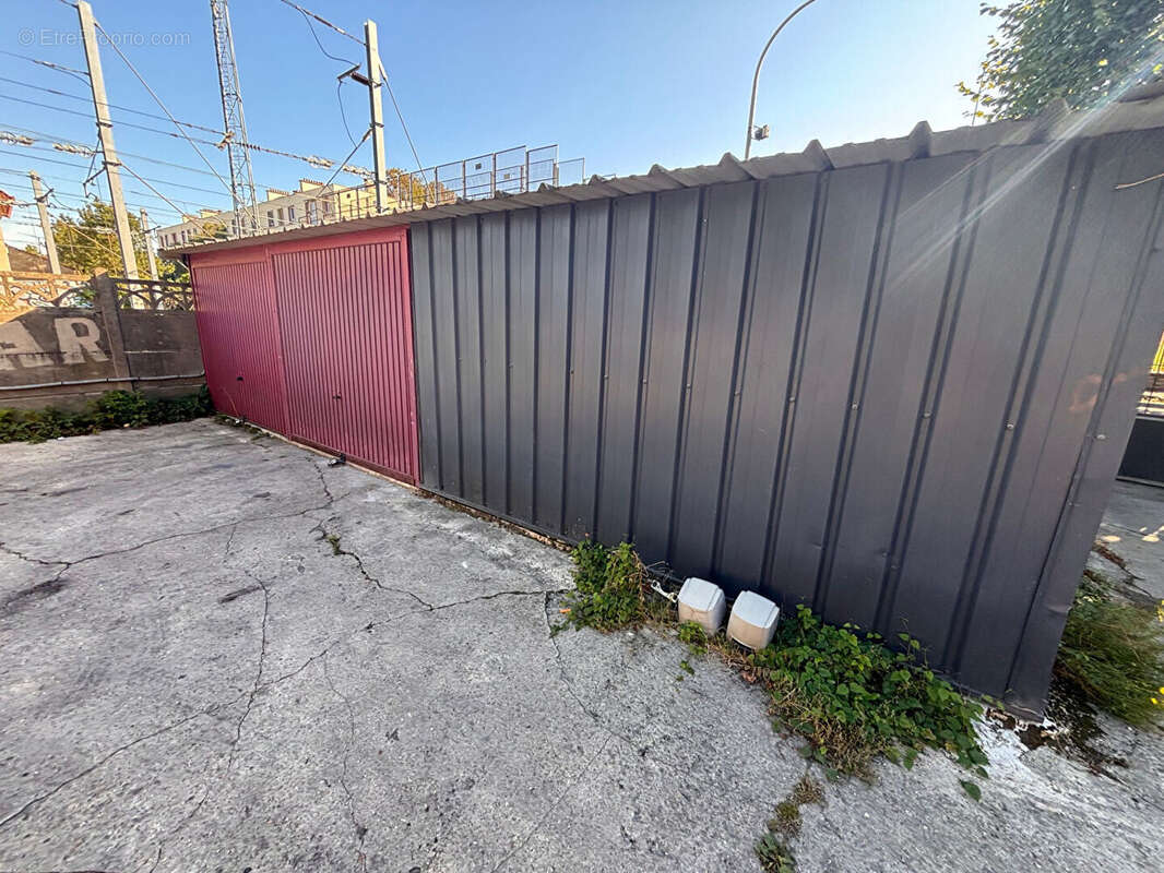 Parking à VILLEMOMBLE