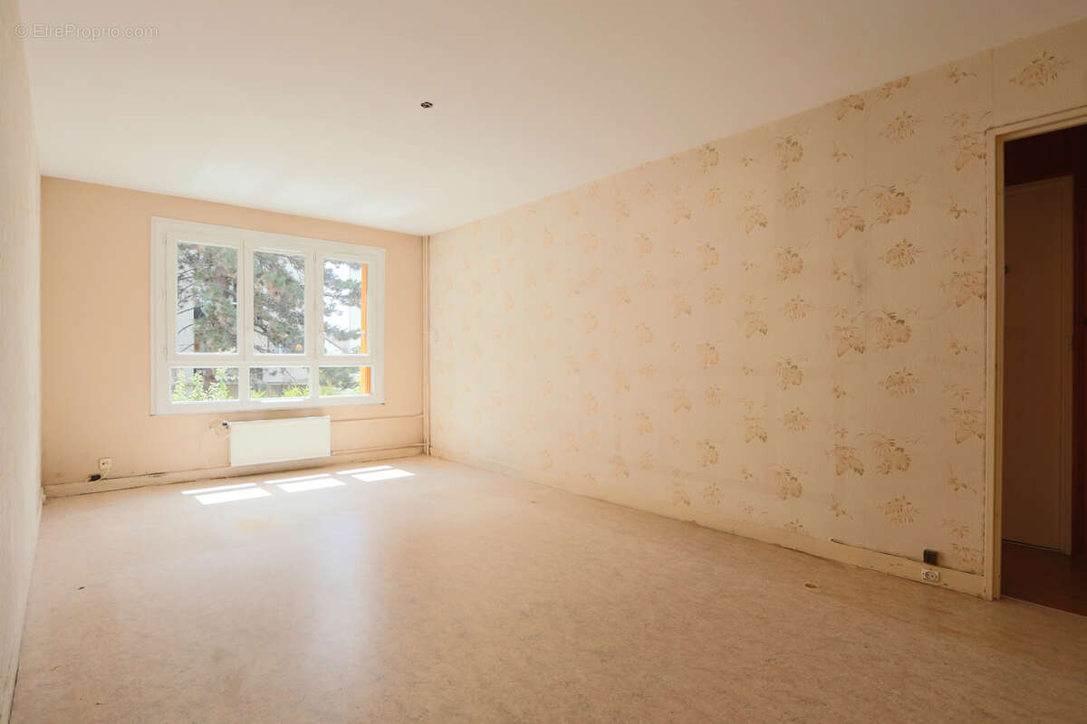 Appartement à LES PAVILLONS-SOUS-BOIS