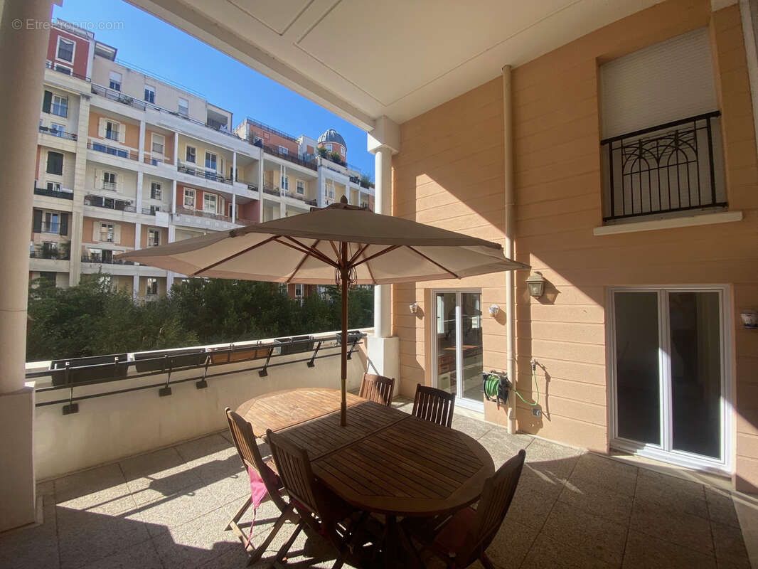 Appartement à COURBEVOIE