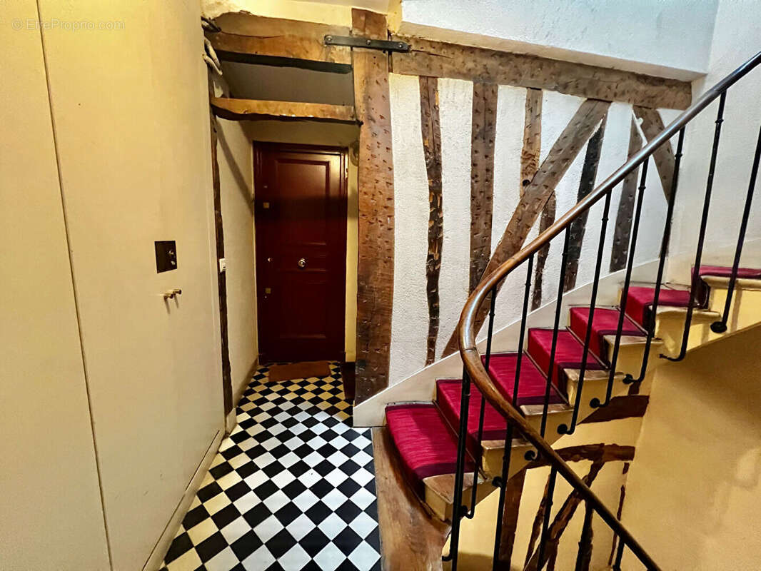 Appartement à PARIS-17E