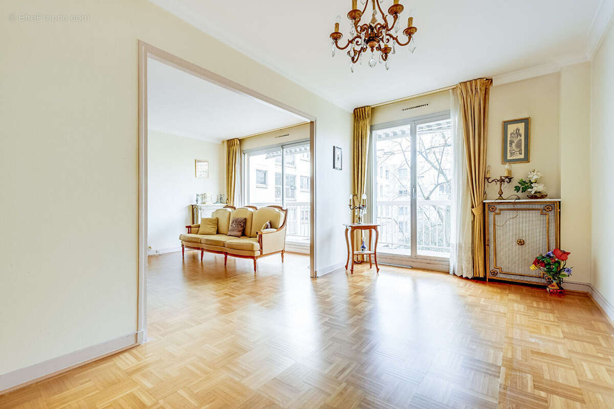 Appartement à PARIS-20E