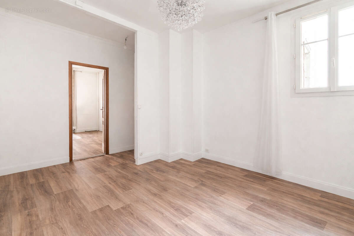 Appartement à COURBEVOIE