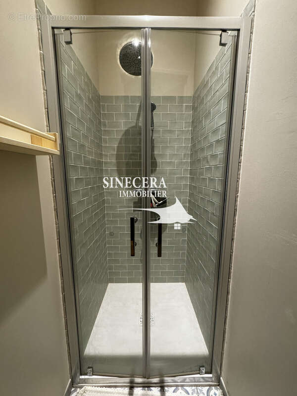 Commerce à LA ROCHE-CHALAIS