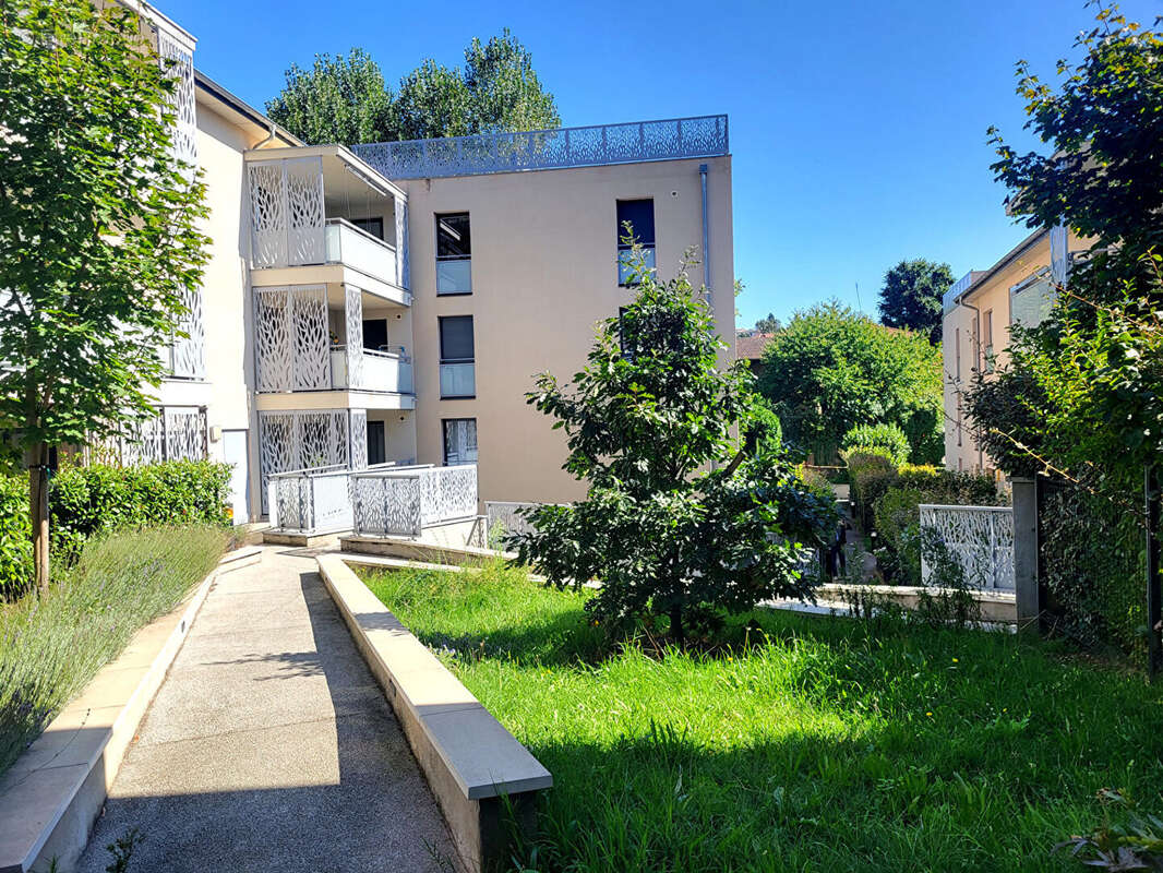 Appartement à NEUVILLE-SUR-SAONE