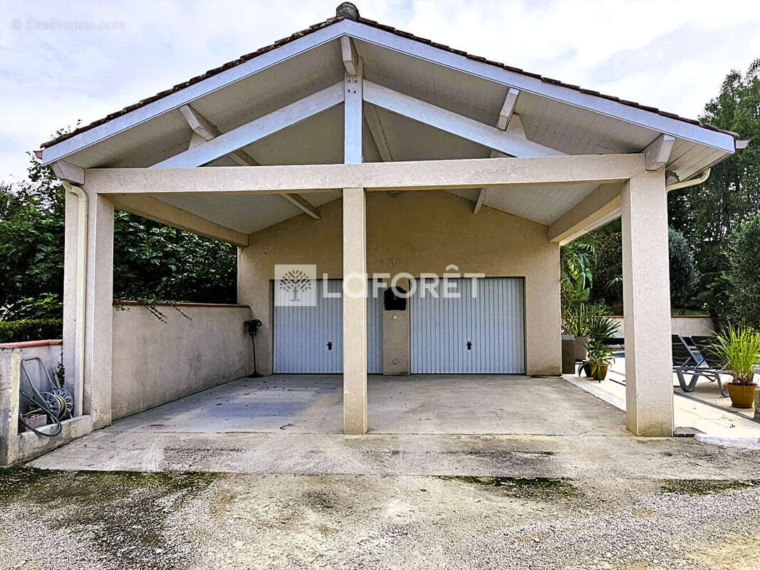 Maison à VIC-FEZENSAC