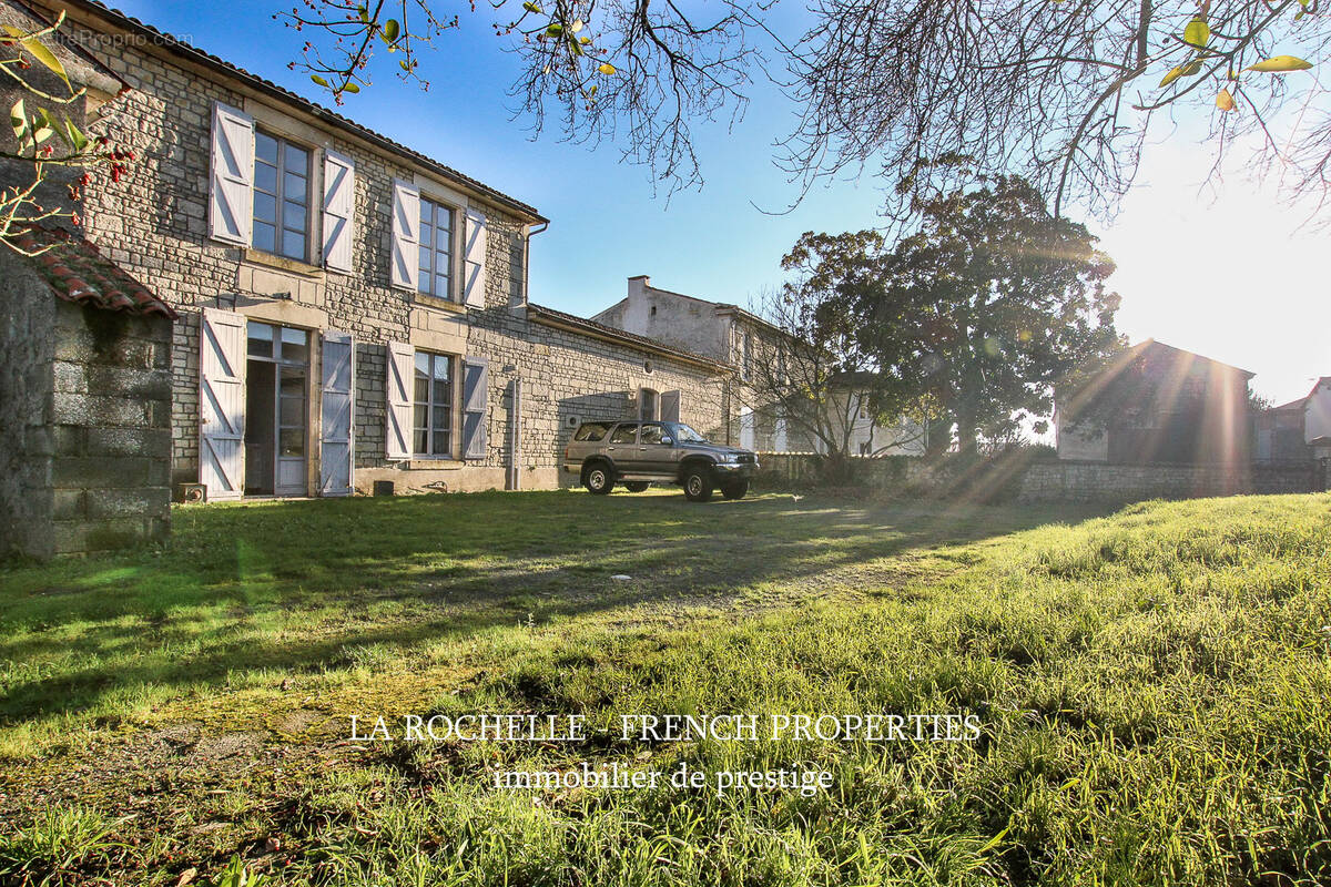 Maison à FONTENAY-LE-COMTE
