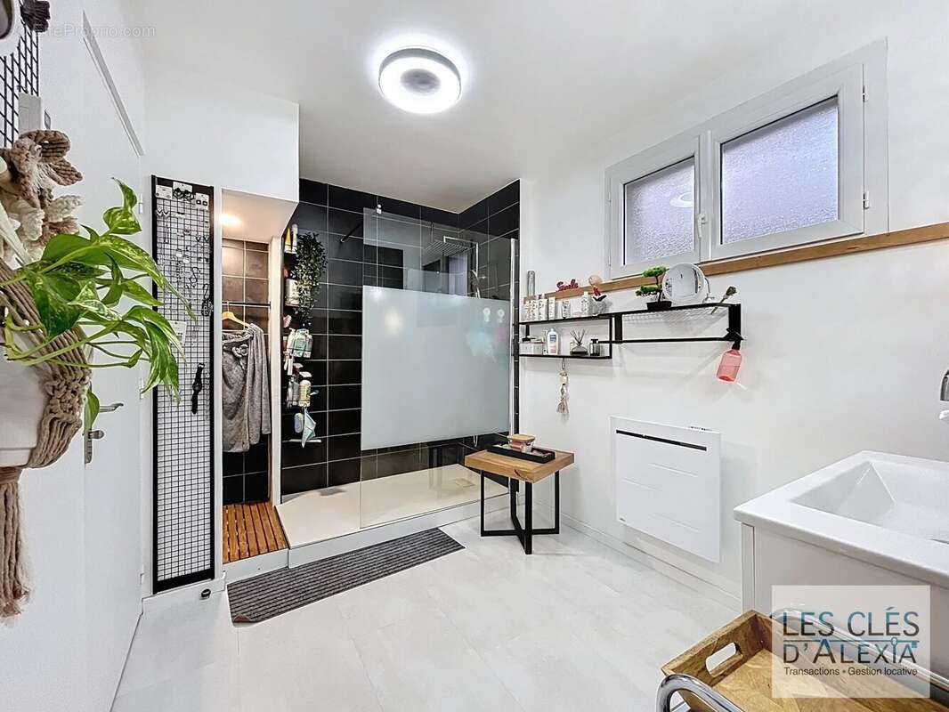 Maison à PONT-EVEQUE